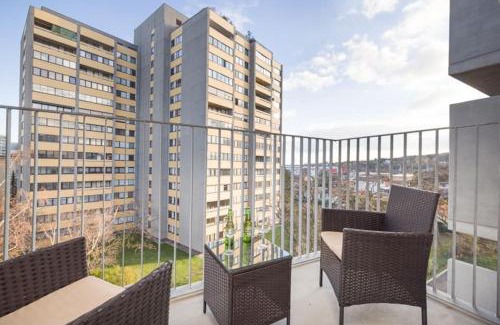 Simmering Apartment | Stylish City Apartment with Balcony and Free Garage Parking