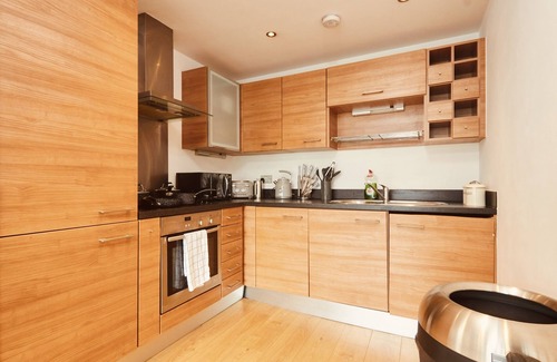 Leeds Apartment | Elegant City Apartment with River View and Free Parking