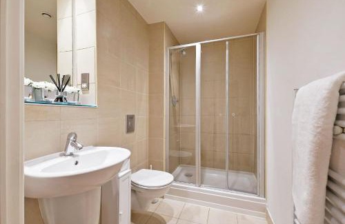 Sheffield City Centre Apartment | Stylish City Centre Studio with Balcony & Gym Access