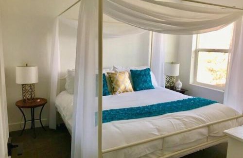 Draper Apartment | Deluxe Classy TownHouse With 2 car Garage, Work or Family!