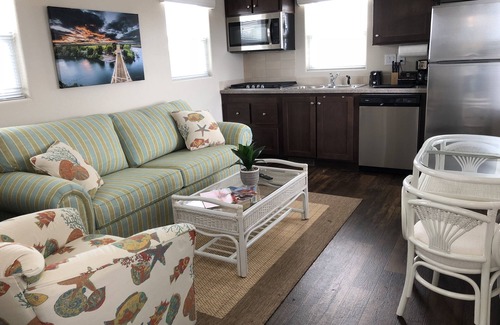 Stockton House | Premier Delta Vacation Bungalow by the California Marina