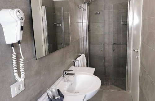Cagnona Hotel | Deluxe Double Room at Hotel Kursaal with Ocean View