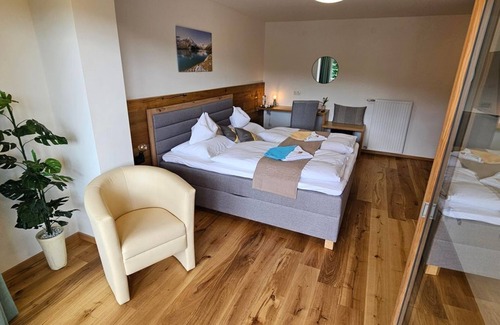 Seeboden Bed & Breakfast | Elegant South Balcony Room at Gästehaus Bärwald