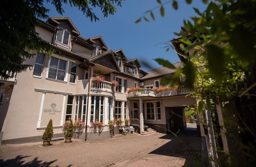 Deva Villa | Comfortable Double Room 105 with Complimentary Breakfast