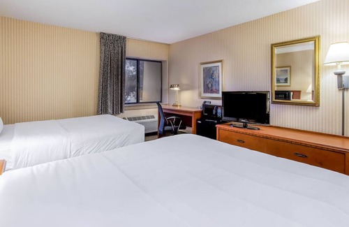 La Crosse Hotel | Comfortable Non-Smoking Double Room for Family Getaways