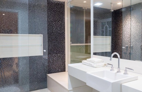 Sao Conrado Hotel | Elegant Double Suite with Ocean View & Spa Amenities
