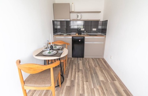 Oberhonnefeld-Gierend Apartment | Deluxe double/twin room - Colakation GmbH