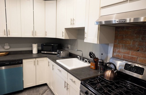 Wyandotte House | Deluxe Duplex by Detroit Riverfront – Steps from Biddle Ave Dining & Nightlife