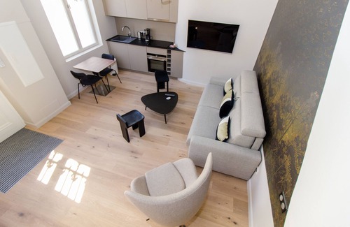 Reims City Centre Apartment | Elegant Duplex with Spa in Historic Center - Guest Rated 10/10