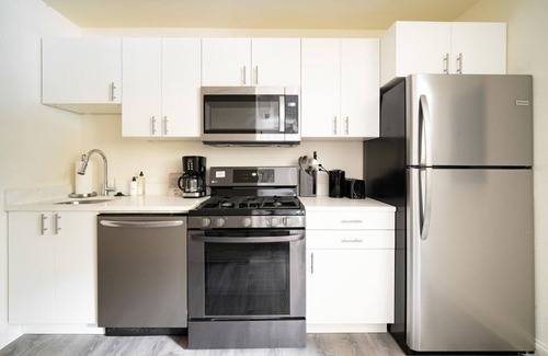 Dupont Circle Apartment | Stylish Dupont Circle 1BR Near Nightlife & Baseball