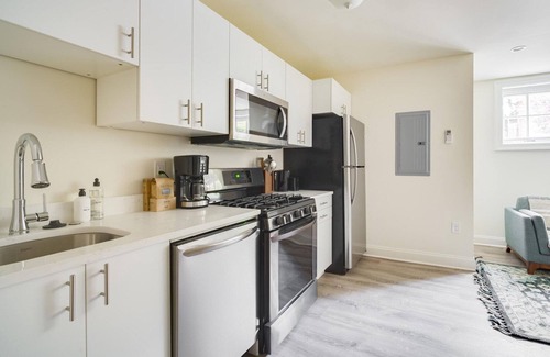 Dupont Circle Apartment | Stylish Dupont Circle 1BR Near Nightlife & Baseball