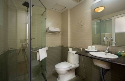 Old Quarter Hotel | Family Room in the Heart of Old Quarter with Accessibility