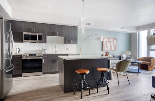 Central District Apartment | Modern Fremont 1BR with Roof Deck, Pool & Spa Amenities