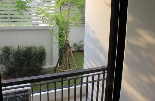 Suan Luang Apartment | Cozy Studio with Kitchen and Wheelchair Access