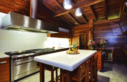 Villa Juarez Villa | Oceanfront Treehouse: Guest Rated 9.8 with Spa & Pool
