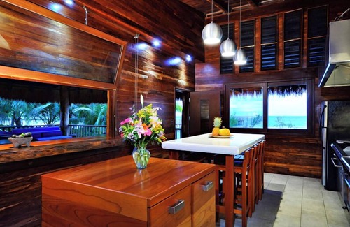 Villa Juarez Villa | Oceanfront Treehouse: Guest Rated 9.8 with Spa & Pool