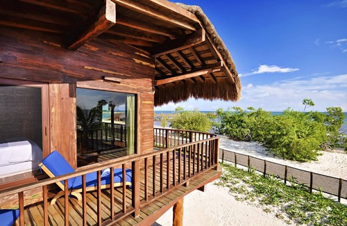 Villa Juarez Villa | Oceanfront Treehouse: Guest Rated 9.8 with Spa & Pool