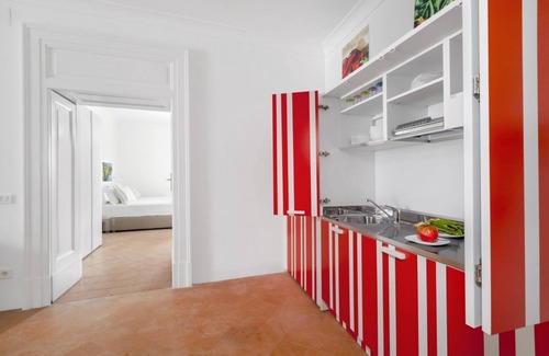 Sorrento City Centre Apartment | Explore Sorrento Old Town: Guest Rated 9.8 with Great Amenities