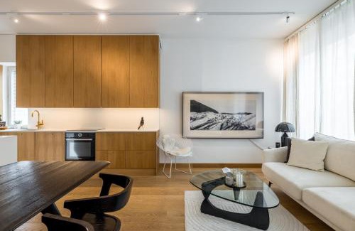 Hietalahti Apartment | Elegant Kamppi House with Private Sauna & Breakfast Included