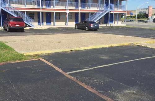 Hyde Park Hotel | Family-Friendly Stay at Deluxe Inn Austin for Your Getaway