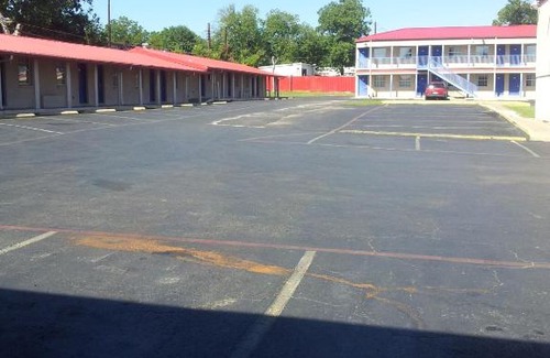 Hyde Park Hotel | Family-Friendly Stay at Deluxe Inn Austin for Your Getaway