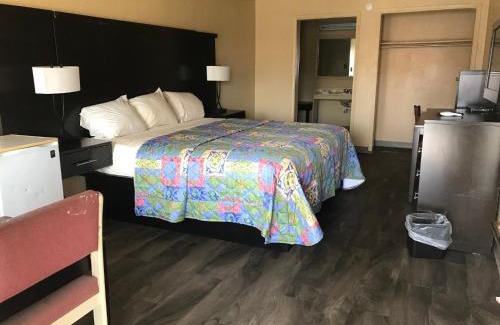 Kilgore Hotel | Budget-Friendly Deluxe Inn Kilgore for Families & Pets
