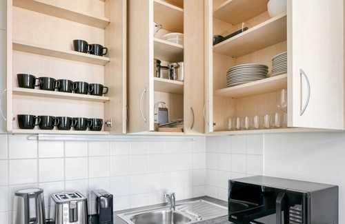 Josefstadt Apartment | Spacious Josefstadt 2BR with Elevator Near Bars & Metro