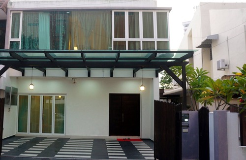 Downtown George Town House | Stylish Junior Room with Attached Bathroom & Free Breakfast