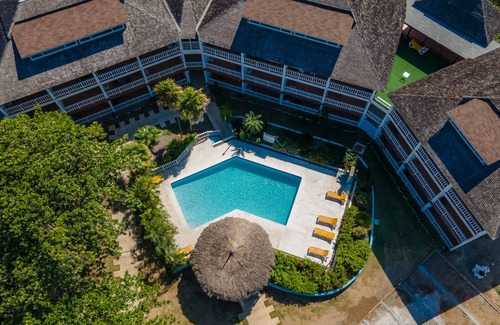 Port Royal Hotel | Elegant King Room with Harbor & Pool View Amenities