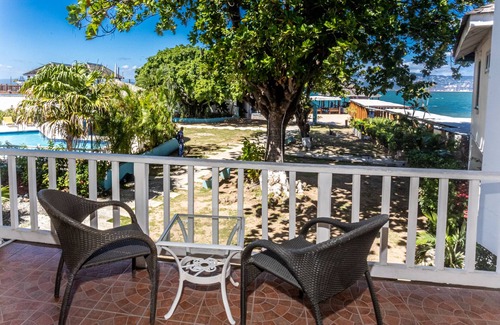 Port Royal Hotel | Elegant King Room with Harbor & Pool View Amenities