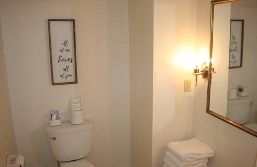 West Dover Resort | Guest Rated: Deluxe King Room with Fireplace & Pool Access