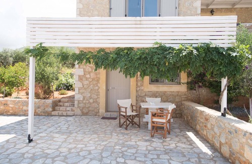 Riglia Apartment | Relaxing King Size Studio with Ocean View & Breakfast