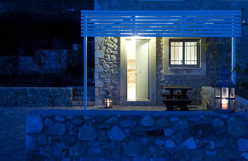 Riglia Apartment | Relaxing King Size Studio with Ocean View & Breakfast