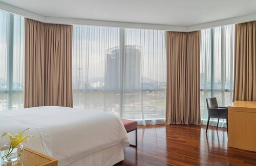 San Isidro Centro Financiero Hotel | Deluxe King with Indoor Pool Access at The Westin Lima Hotel & Convention Center