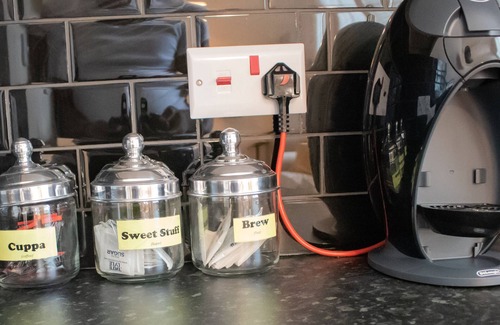 Sheffield Apartment | Spacious Apartment with Kitchen and Breakfast Included