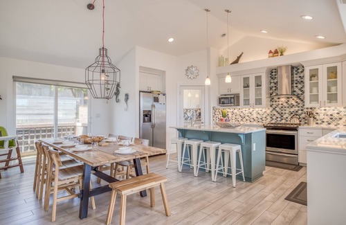 Roads End House | Oceanfront Beauty with Spa & Breakfast Steps from the Beach