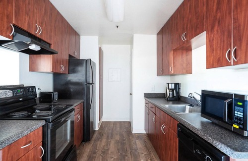 Shoreline West Apartment | Inviting 1BR Mountain View Retreat with Pool & Gym