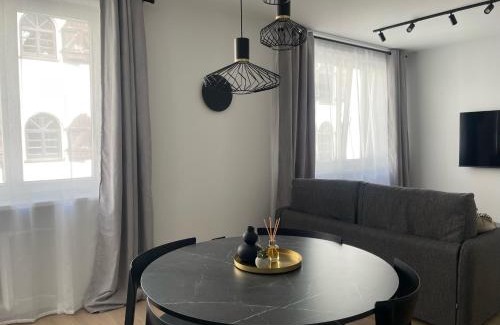 Old Town Apartment | Prime Old Town Apartments - Child Friendly & Guest Rated 9.6