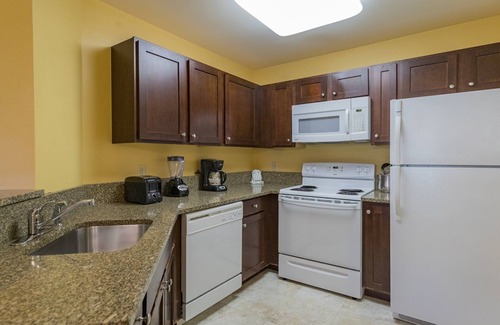 Hancock Resort | Deluxe One Bedroom and One Bathroom with Full Amenities