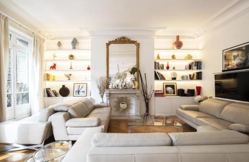 Notre-Dame-des-Champs Apartment | Elegant St Germain Suite in the Heart of Paris