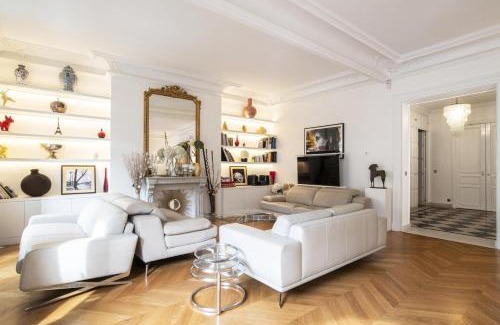 Notre-Dame-des-Champs Apartment | Elegant St Germain Suite in the Heart of Paris