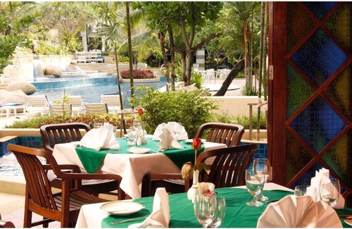 Patong Hotel | Cozy Partial Sea-View Room with Pool and Kitchen Access