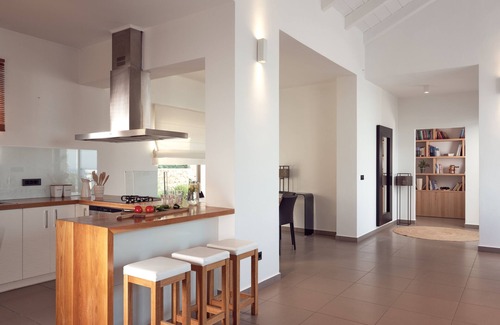 Korithi House | Elegant Private Villa with Infinity Pool for Your Getaway