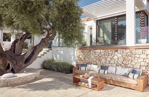 Korithi House | Elegant Private Villa with Infinity Pool for Your Getaway