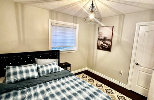 Gateway House | Cozy Queen Retreat in the Heart of Heartland