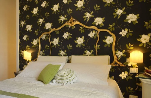 Terranuova Bracciolini Bed & Breakfast | Elegant Deluxe Room with A/C & Spa at Villa le Facezie B&B
