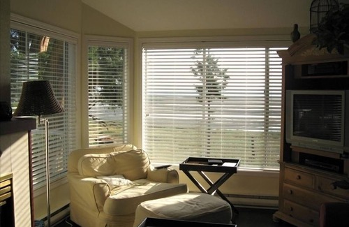 Regional District of Nanaimo Condo | Top-Rated Rathtrevor Beachfront Retreat with Amazing Amenities