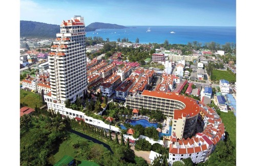 Patong Hotel | Deluxe Room #15 with Partial Sea View and Pool Access