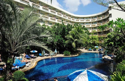 Patong Hotel | Deluxe Room #15 with Partial Sea View and Pool Access