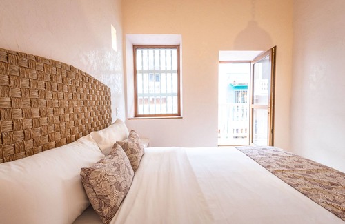 Centro Hotel | Deluxe Room @Walled City with Balcony